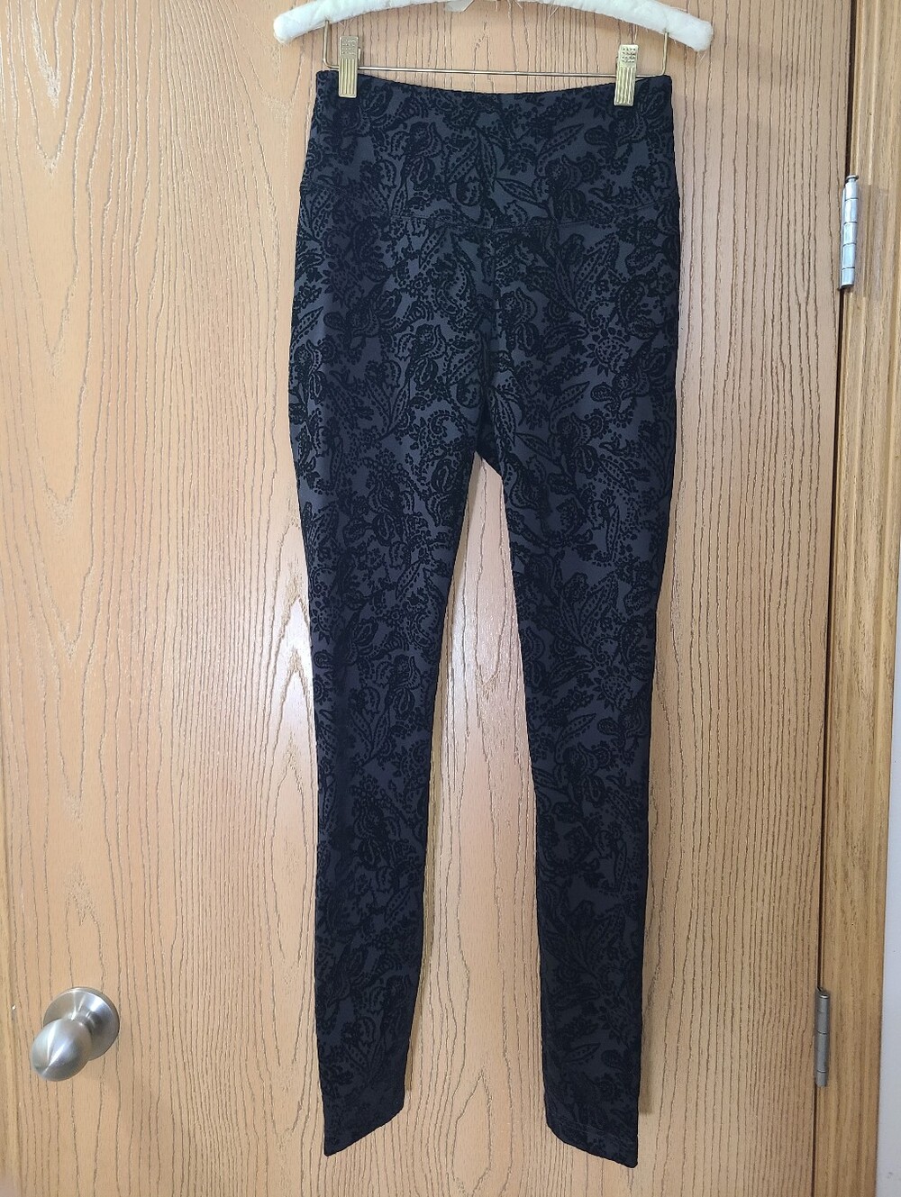 NWT White House Black Market Flocked Velvet Print Runway Leggings